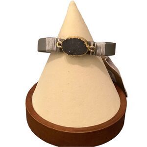 🌼🌼Grey imitation leather bracelet with stone NWT🌼🌼